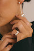 HAMMERED STAR PINKY RING GOUD